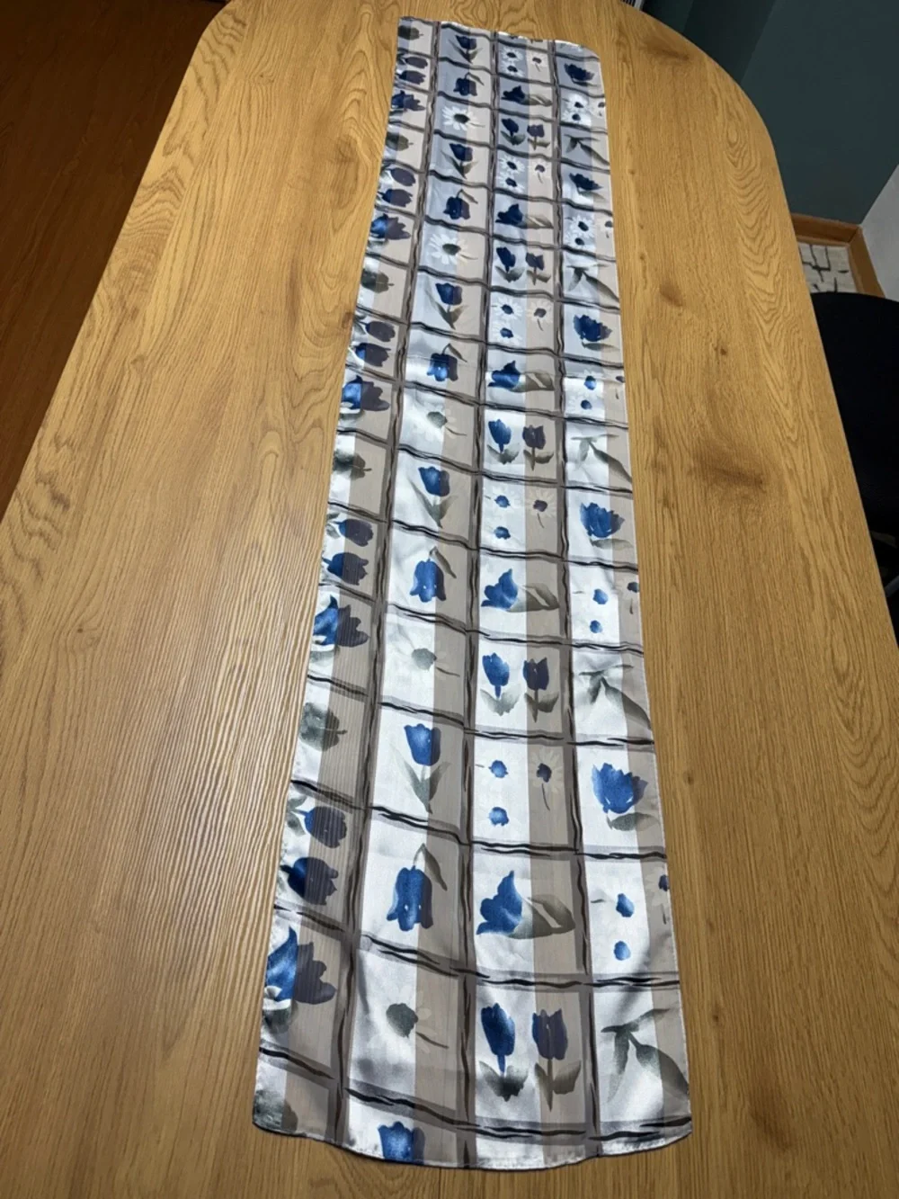 Blue and silver Floral tulip Table Runner — Home Dining spring summer